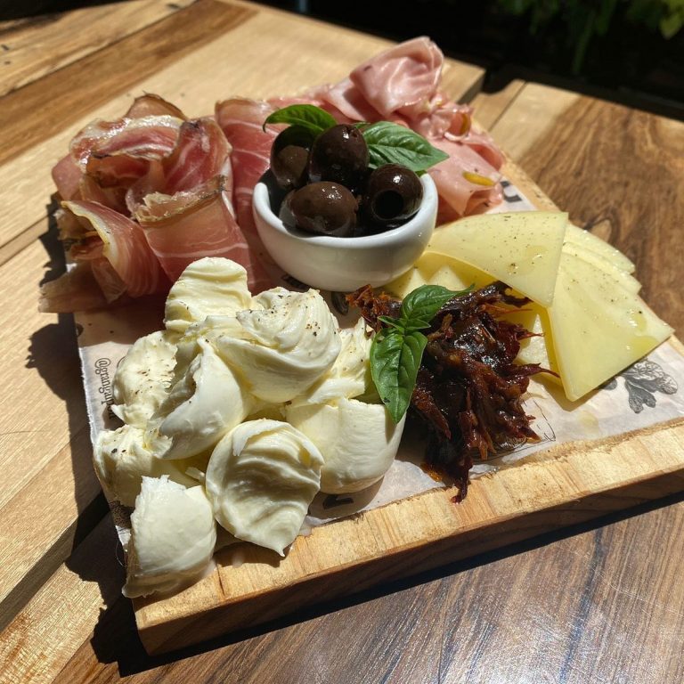 330641053 236156975507366 4813645335378334184 n 768x768