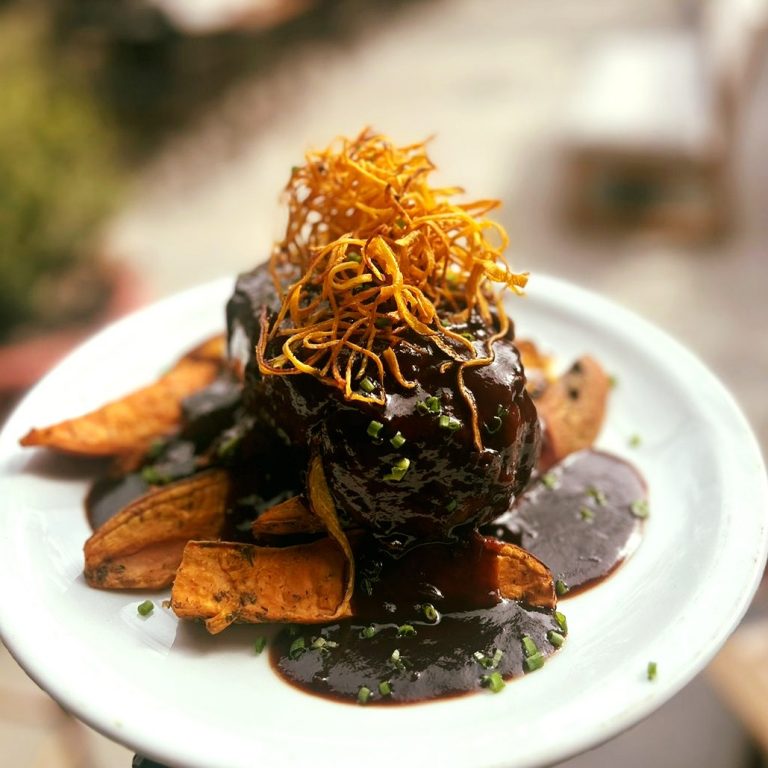 355666878 657988459689258 2953798043611798925 n 768x768