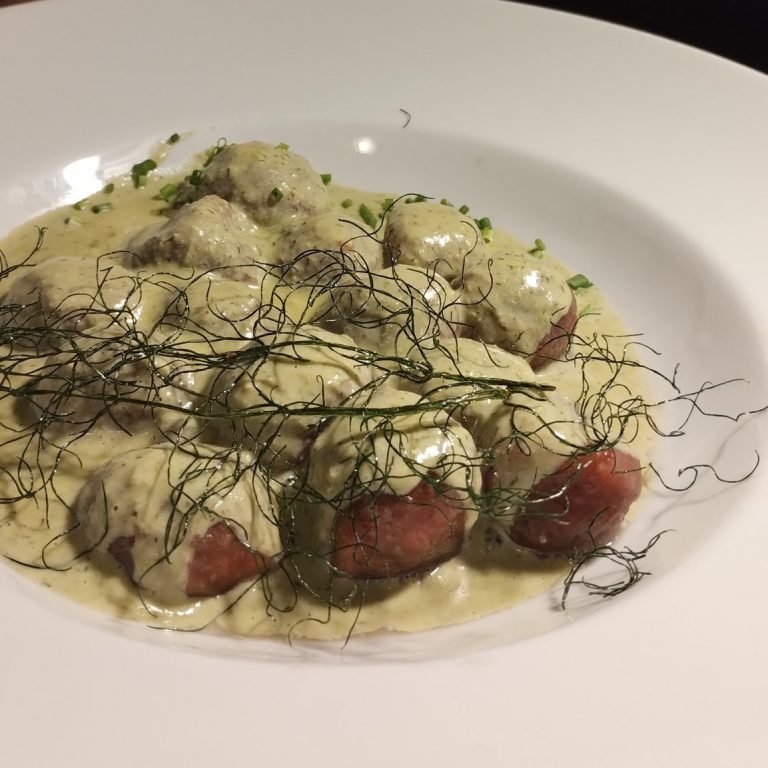 357189935 661086229379481 6344828415212201006 n 768x768