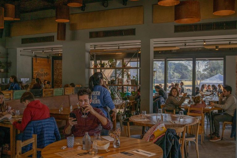 363359522 789018773225911 1336435197856304061 n 768x512