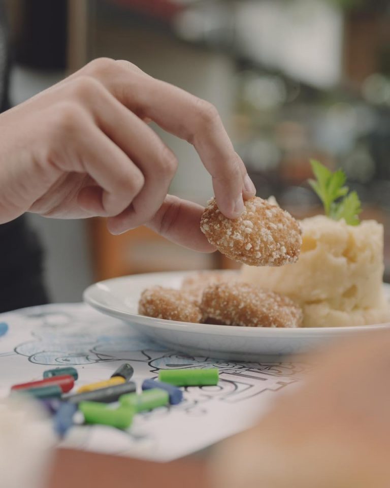 397131179 749343900570823 1755475594710131555 n 768x961