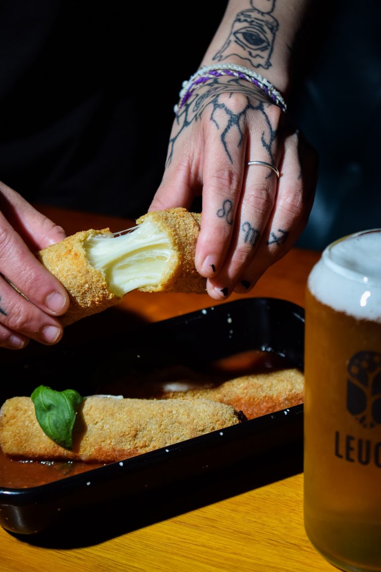 397877597 292255500386579 8696088082189706761 n 768x1152