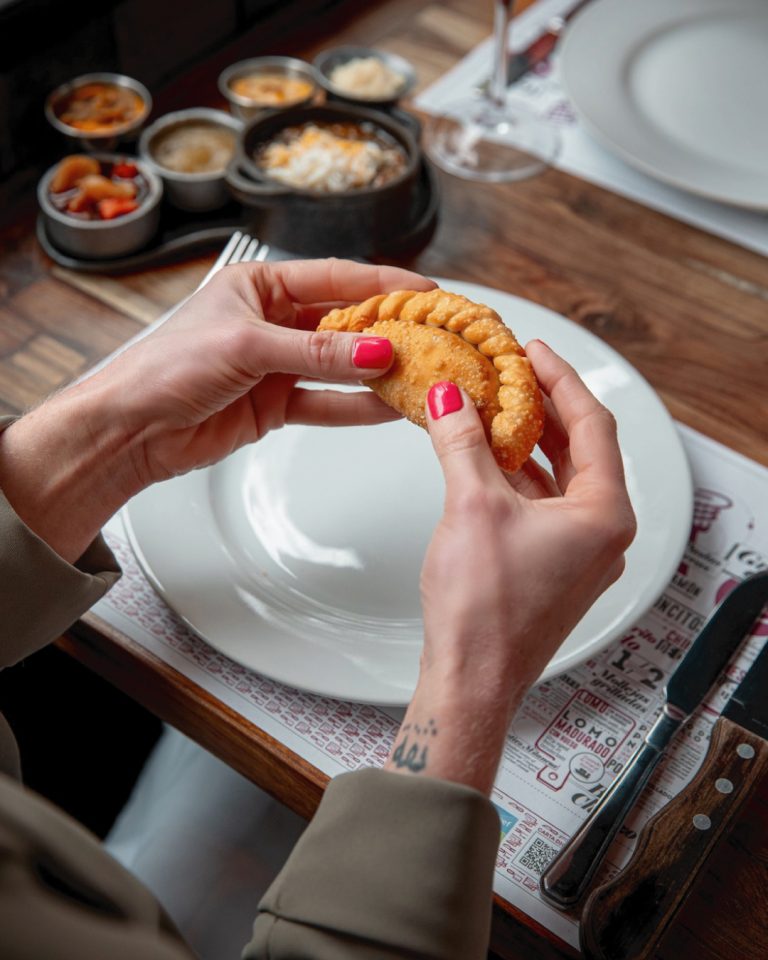 398973897 730904492416811 4762262912941622690 n 768x960