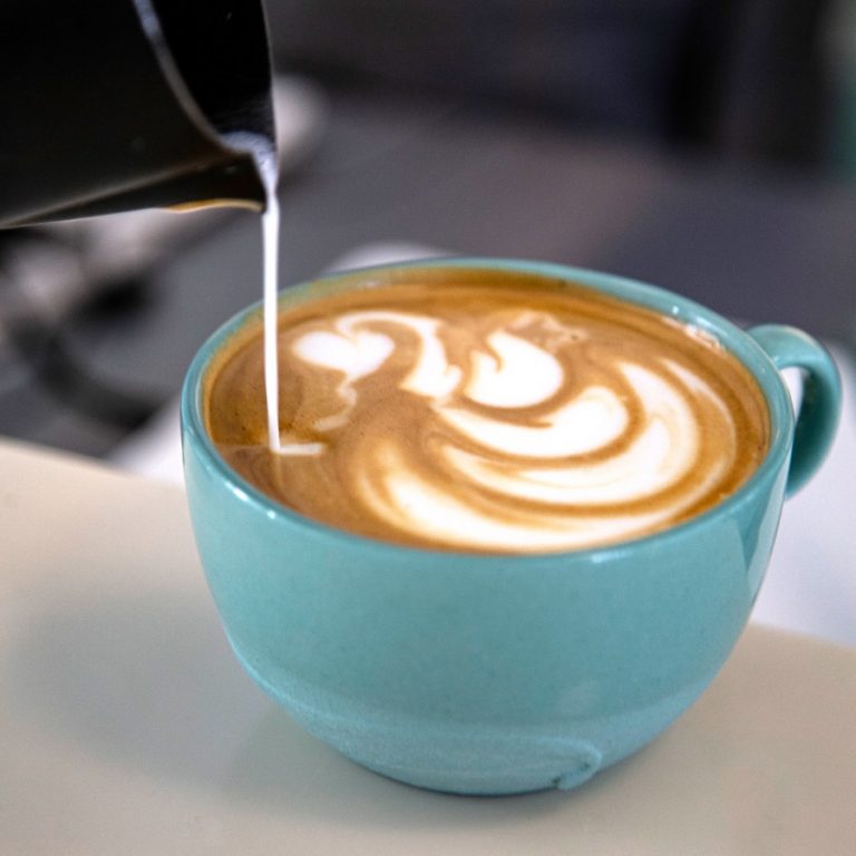 452259674 18361336003096450 3093971424617374152 n 768x768